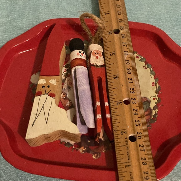 Lot of 9 Vintage Christmas Ornaments plus 1 Mini Metal Santa Tray. - Picture 15 of 16